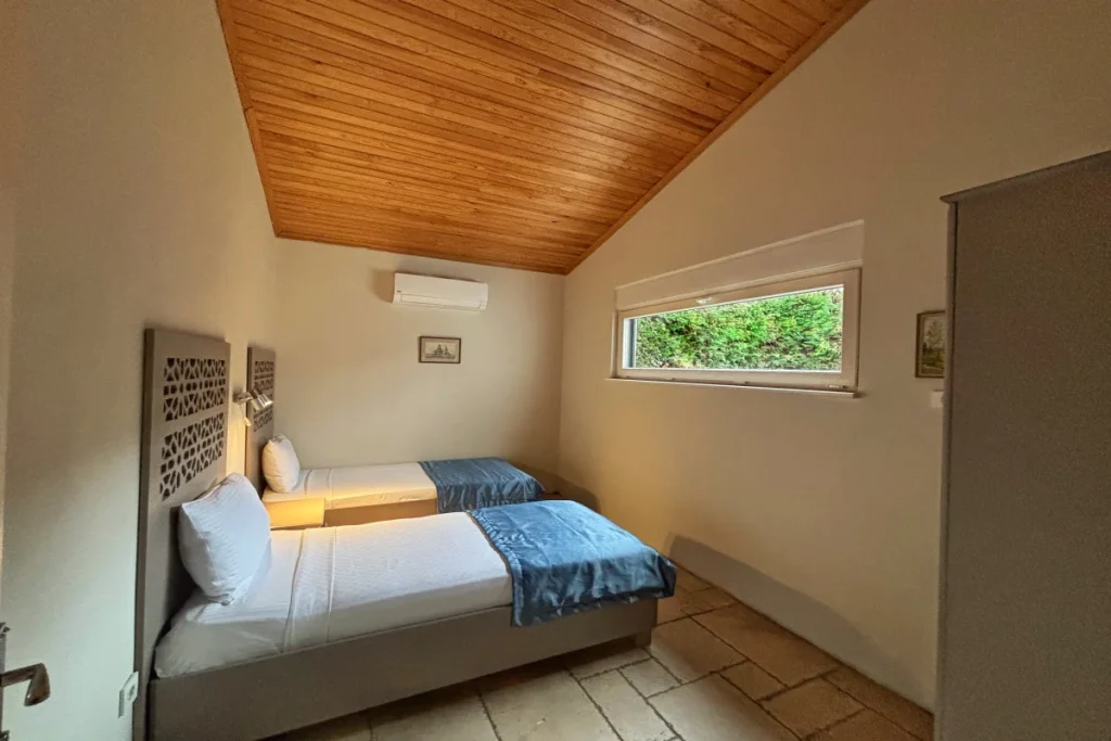 theree-bedroom-garden-villa-yatak-odasi (3)